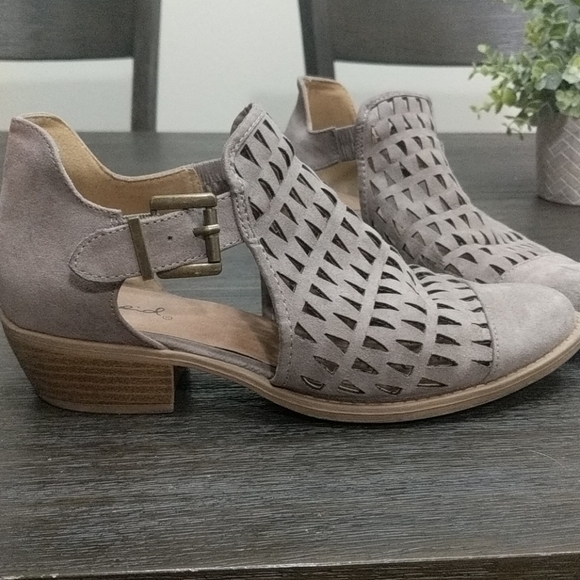 Qpid Laser Cut Booties - Picture 2 of 2